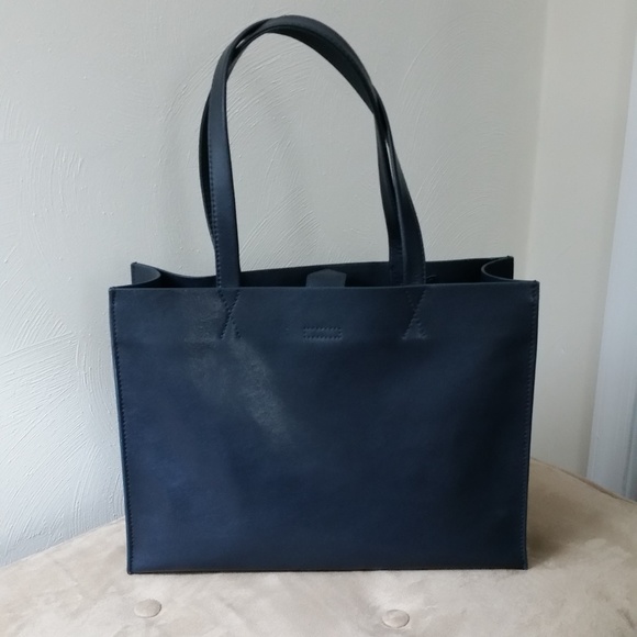 Banana Republic Handbags - Banana Republic navy blue leather handbag
